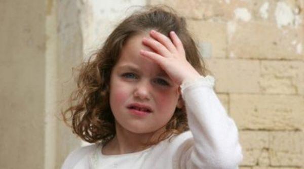 20 de vorbe sau fapte ale parintilor care induc copiii in eroare