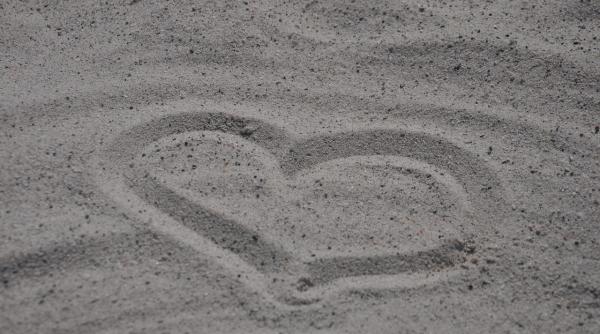 cinci zodii de care merita sa te indragostesti