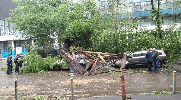 video moscova devastata de o furtuna extrem de violenta au murit 6 oameni iar alte zeci sunt raniti