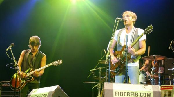 kings of leon mesaj de solidaritate cu manchester