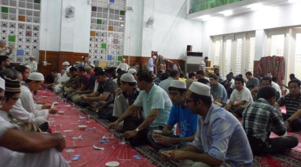 barbat arestat in cisiordania pentru ca a mancat in public in timpul ramadanului