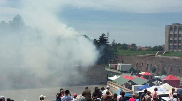 video alba iulia incendiu in timpul ceremonialului schimbului de garda de la cetatea alba carolina