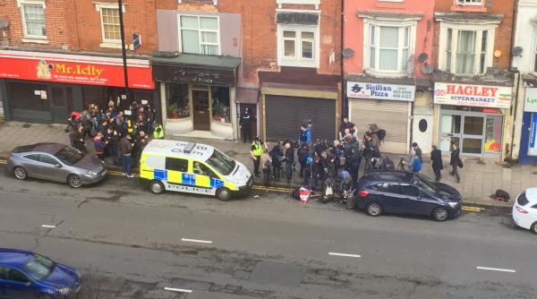 un client evacuat dintr un restaurant in timpul atacului din londra s a intors ca sa plateasca nota