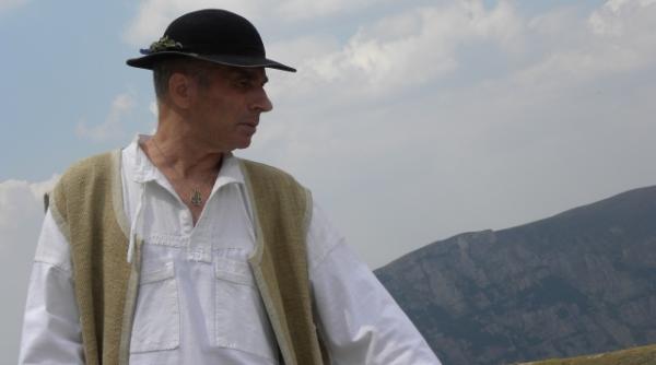 povestea lui grigore lese sau cum a ajuns un cercetator al folclorului vedeta nationala