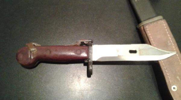 un barbat de 34 de ani a incercat sa intre cu un cutit tip baioneta in sediul tribunalului dolj