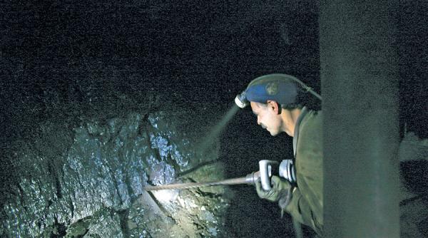 8 candidati pe un loc pentru angajarea in mina