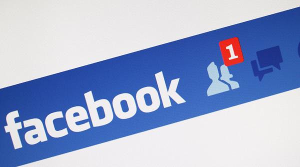 scandal pornit pe facebook doua adolescente au fost batute de la o postare