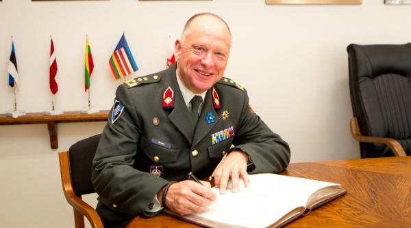 directorul general al statului major international al nato la forumul pentru securitate in balcani