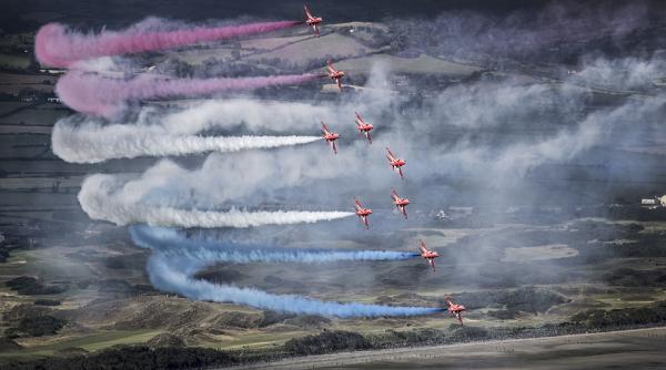 aeroclubul romaniei organizeaza sambata o demonstratie aviatica dedicata copiilor