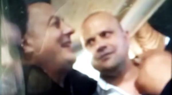 video politist de la biroul de investigatii criminale tecuci surprins cand se saruta pe gura cu un interlop