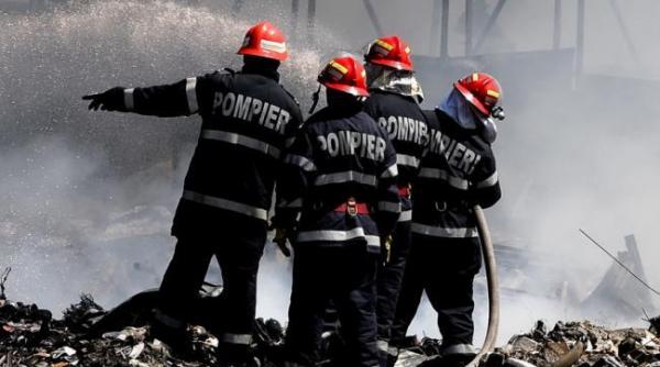 harghita incendiu de amploare la un atelier auto din joseni se intervine cu 9 autospeciale si peste 60 pompieri