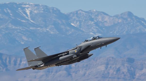 presiunea lui trump asupra emiratului qatar se inmoaie cu un contract de 12 miliarde dolari pentru avioane f 15