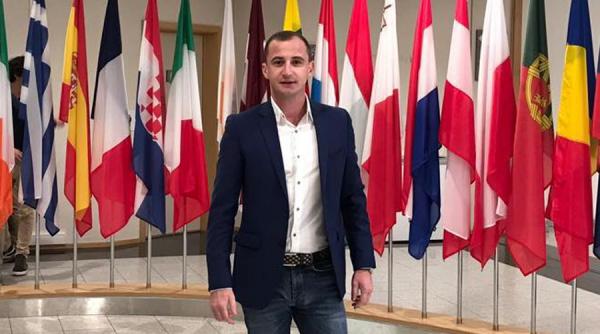 psd l a schimbat pe deputatul de timis alfred robert simonis din functia de secretar al grupului