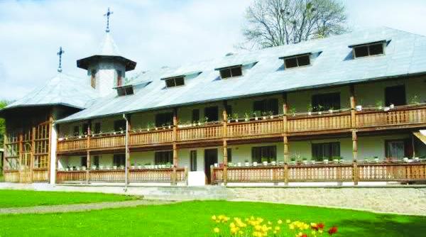 unic pe plaiuri mioritice satul cu monumente istorice din secole diferite