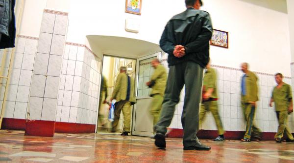 detinutii vor 120 de milioane de euro de la stat 12 000 de semnaturi pentru proces colectiv la cedo