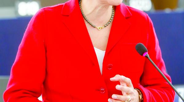 franta ministru fortat sa plece