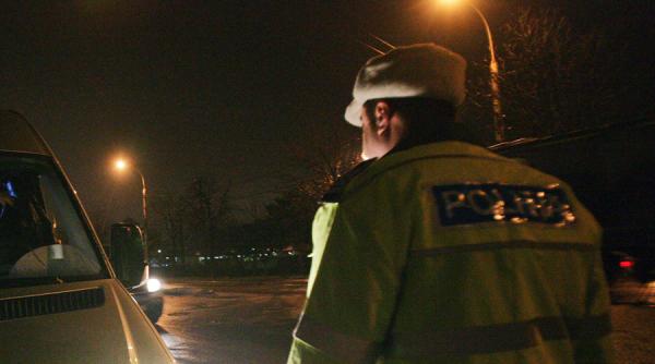 inca un caz boureanu doi betivi au batut un politist si au lovit masina acestuia