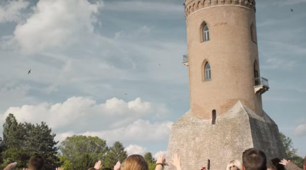 video un spot publicitar filmat la turnul chindiei a starnit reactii vehemente