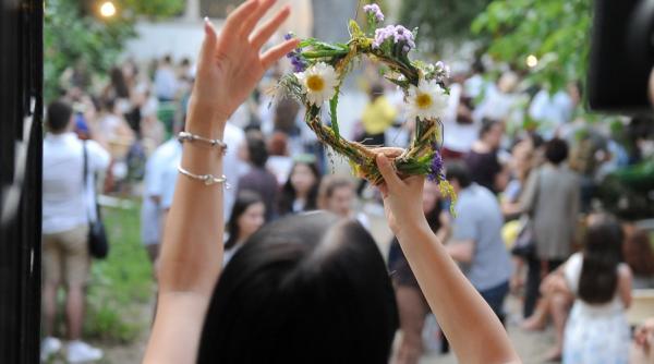 galerie foto sanzienele sarbatoare pagana a romanilor celebrate la scoala centrala