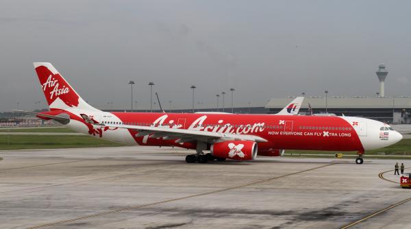 video momente de cosmar intr un zbor al airasia avionul s a zgltait ca o masina de spalat descentrata