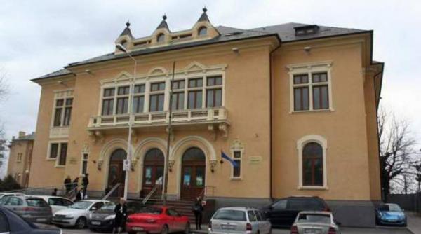 americanul care ademenea droga si viola barbati in mamaia plasat sub control judiciar