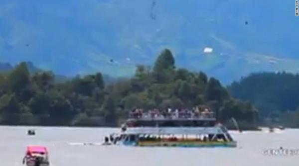 video columbia cel putin trei morti si 30 de disparuti in naufragiul unei ambarcatiuni