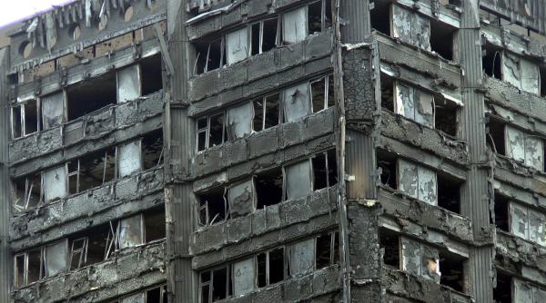 guvernul marii britanii nu va plati pentru reimbraca blocurilor turn cu risc