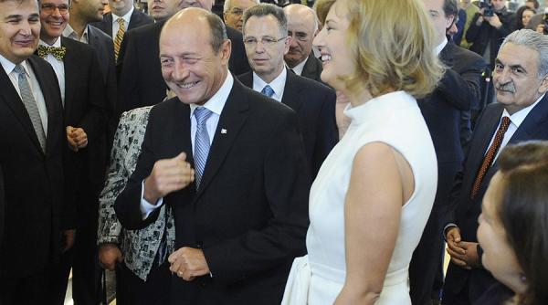 ioana basescu co bani negri pentru campania lu tata