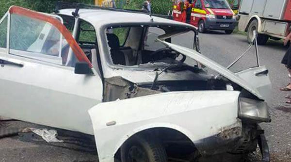 mures impact frontal devastator intre o dacie si un tir