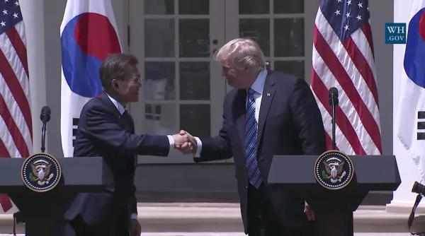 trump anunta in prezenta presedintelui sud coreean ca rabdarea strategica fata de coreea de nord s a terminat
