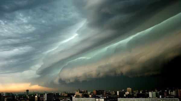 video moscova lovita de cea mai puternica furtuna din ultimii 50 de ani