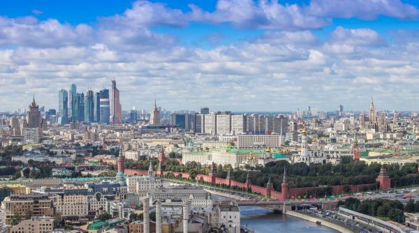 vladimir putin pregateste sistematizarea moscovei mii de imobile vor fi demolate si sute de mii de cetateni vor fi mutati