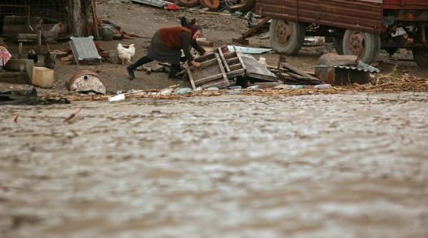 cod portocaliu de inundatii in 13 judete pana marti la ora 14 00 cod galben in 24 de judete