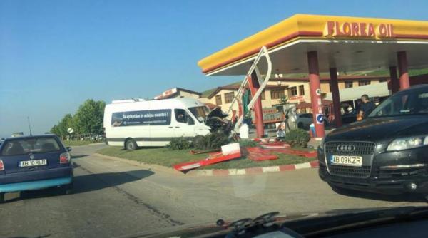 accident grav pe dn 1 un microbuz si un autoturism s au ciocnit sase muncitori sunt raniti