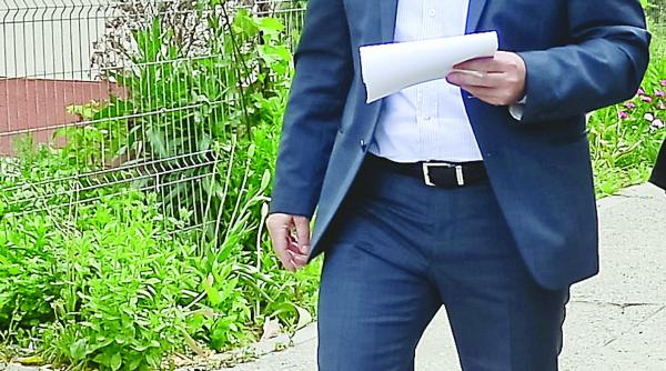 zece inculpati pentru patru masini