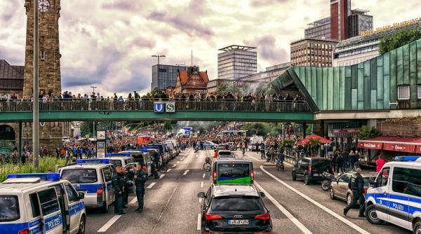 proteste violente impotriva g20 echipele de pompieri si de salvare au intervenit de peste 200 de ori in ultimele 24 de ore