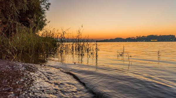 inhga debitul dunarii 3 000 mc s la intarea in tara sub media multianuala a lunii iulie de 5 350 mc s