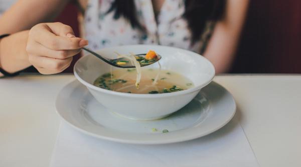 cum sa slabesti mancand doar supa la pranz