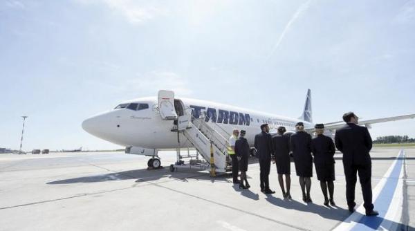 un avion tarom care trebuia sa aterizeze la sibiu a aterizat pe aeroportul otopeni