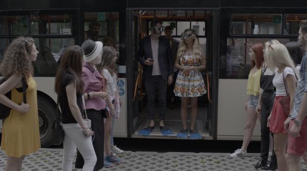 nicolai tand si maria simion provocati sa umble in costum de scafandru cu autobuzul la peste 40 c