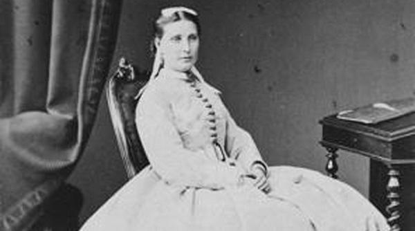 incredibila istorie a romancei care din sclava intr un harem otoman ajunge aristocrata britanica si exploratoare de succes