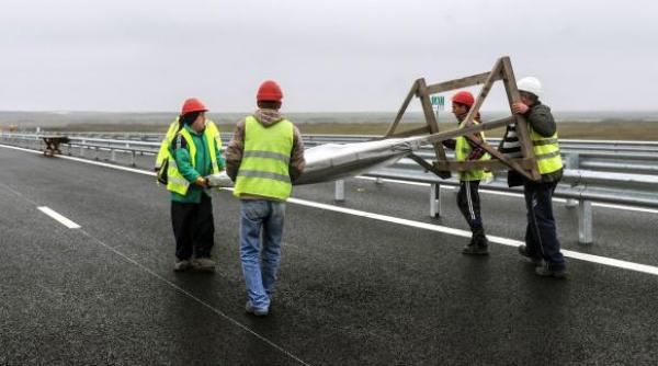 terasamentul autostrazii lugoj deva s a prabusit pe o lungime de 70 de metri in zona localitatii holdea