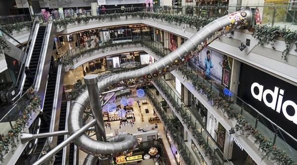 china un centru comercial din shanghai a instalat cabine de relaxare pentru sotii alergici la cumparaturi