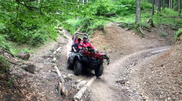 doi pantofari au avut nevoie de ajutorul salvamontistilor dupa ce au ramas blocati pe tampa