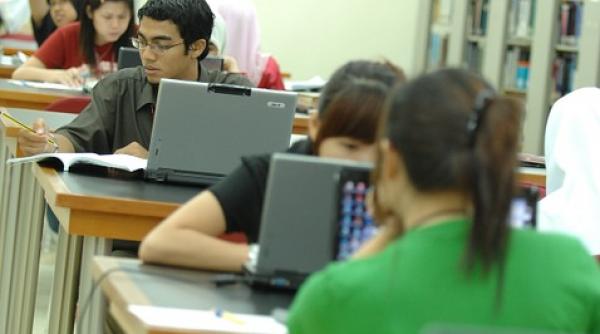 scoala gratuita de programare academy plus