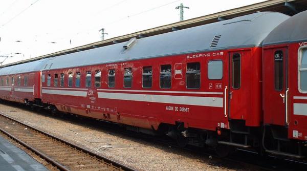 incident feroviar trenul timisoara bucuresti si a pierdut vagoanele in camp