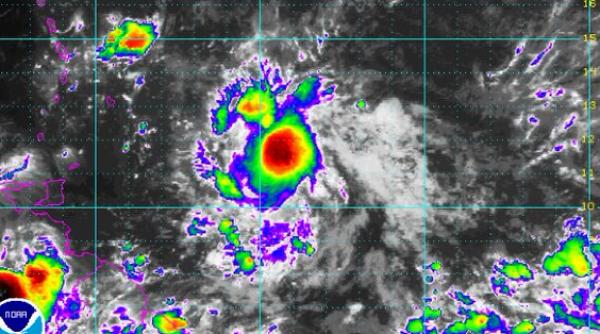 americanii risca sa fie prinsi la mijloc intre furtunile don si hilary