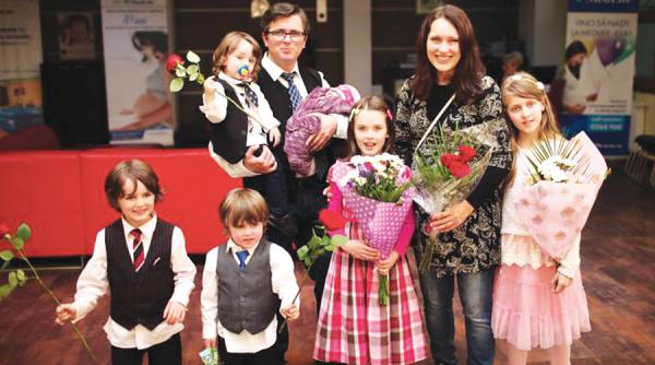 copii romani plasati intr un cuplu de gay