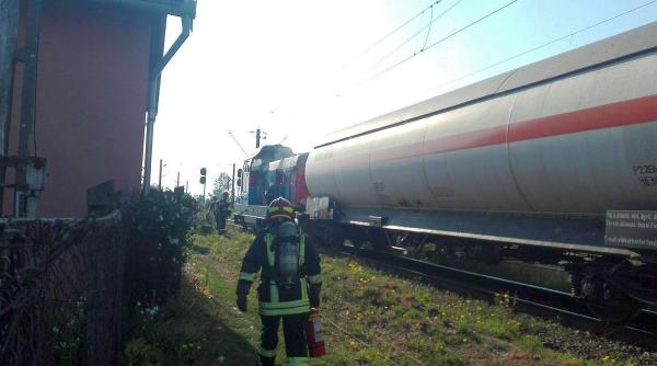 locuitorii din topolovatu mare la un pas de catastrofa dupa ce o locomotiva a luat foc