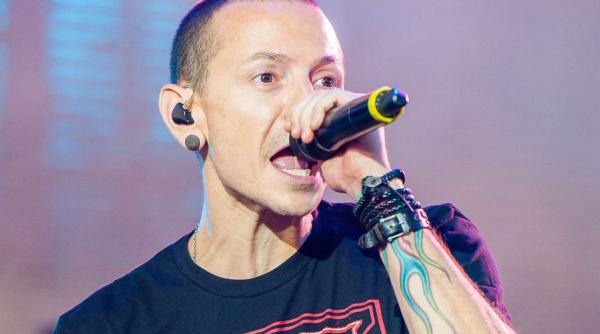 tragedie in lumea muzicii solistul trupei linkin park a fost gasit spanzurat